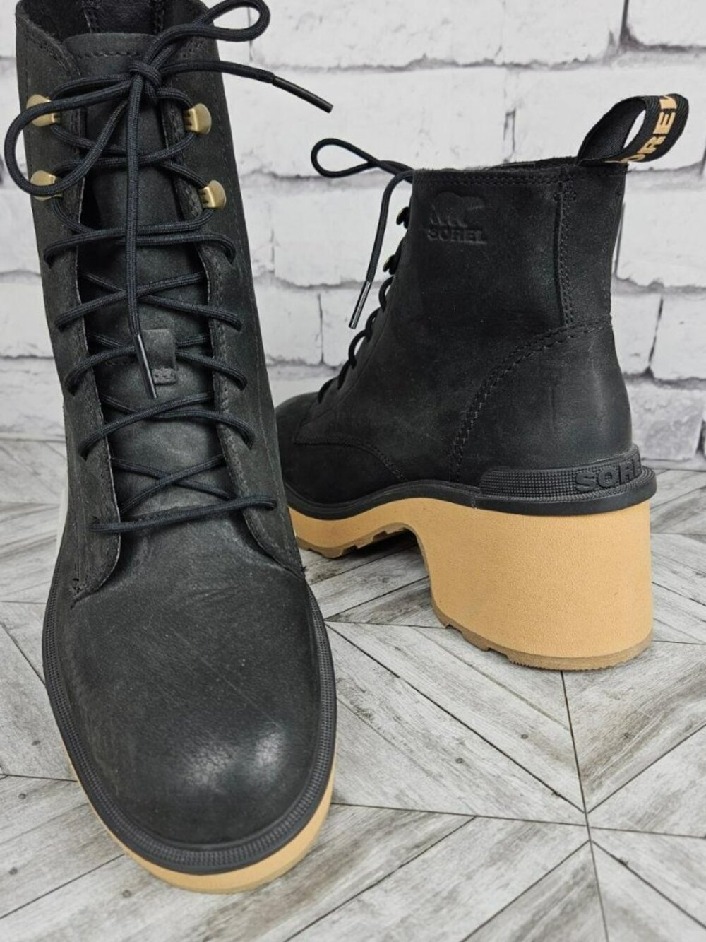 Sorel Womens 9.5 Black Lace-Up Heeled Boots Chunky Platform Leather Street